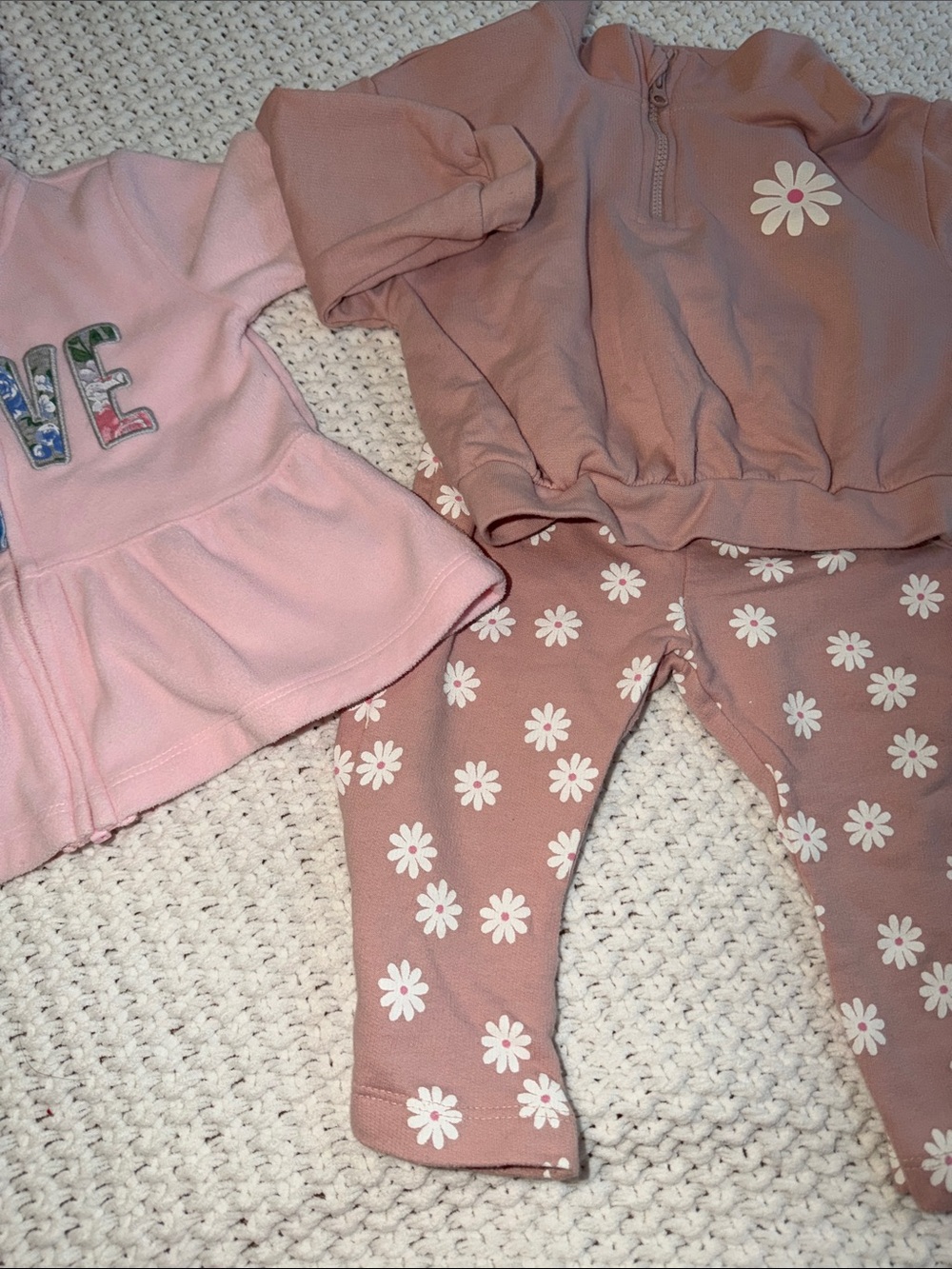 Cat & Jack Girls Daisy Jogger Set in Mauve Pink & pink Gap jacket